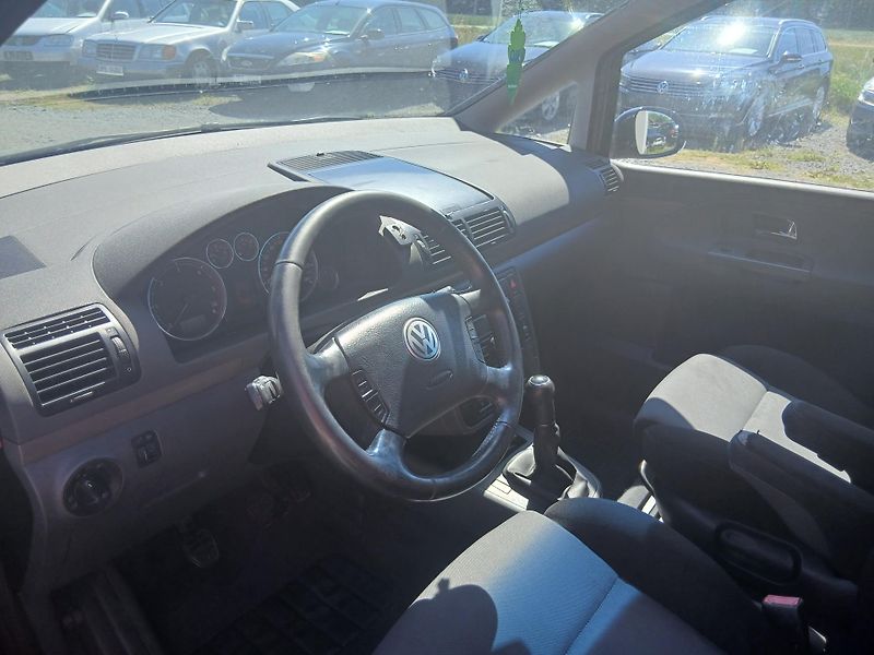 Volkswagen Sharan 2.0 TDI, 7 míst, tažné - fotka 24 z 35