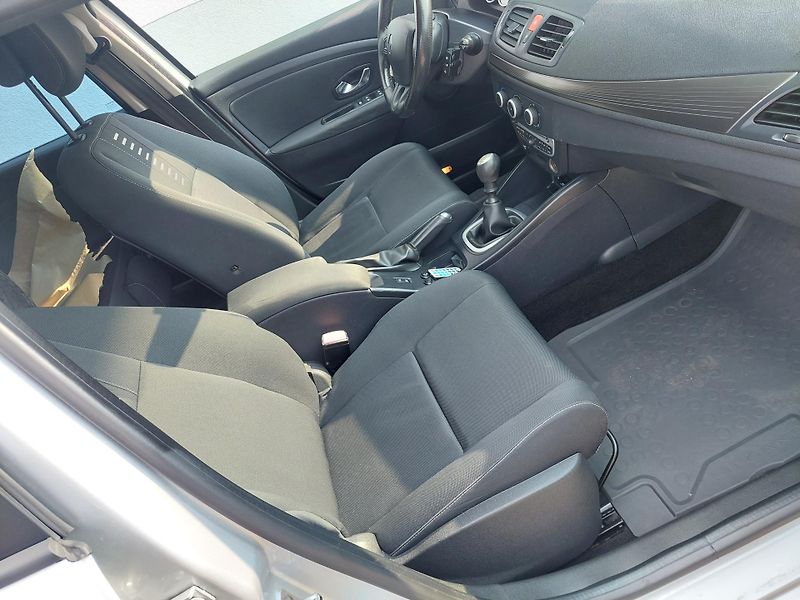 Renault Mégane (2011) III. Grandtour dCi 110 - fotka 19 z 24