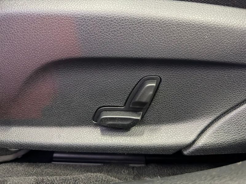 Mercedes-Benz Třídy C 4MATIC AVANTGARDE, LED, TEMPOM - fotka 22 z 25