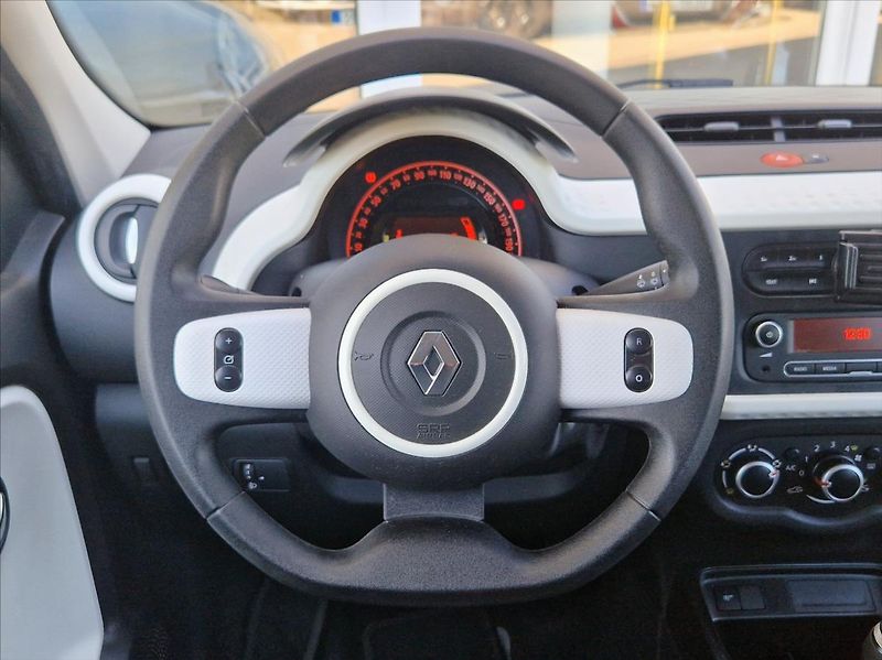 Hyundai i40 1,7 CRDi, Navi, Xenony, Tažné - fotka 14 z 26