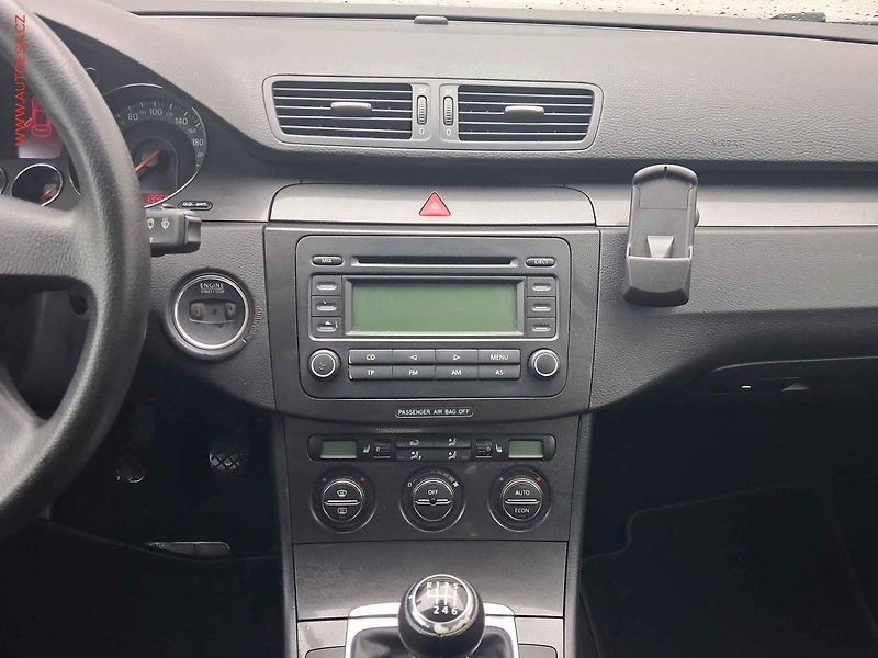 Volkswagen Passat (2006) 1.6i, autoAC, temp - fotka 12 z 15