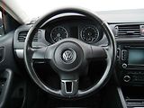 Volkswagen Jetta (2012) 1.2TSi, ČR, AAC, tempo - náhled 13