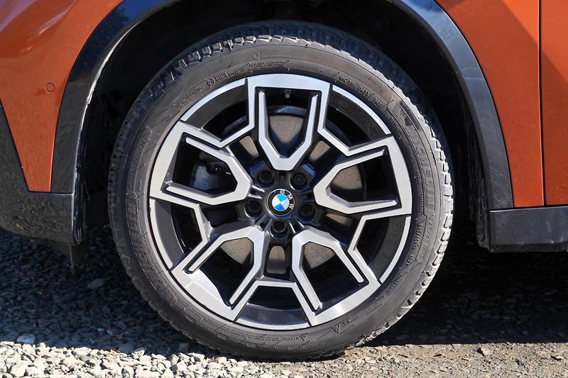 BMW X1 23i xDrive, Tažné, 360° kamera - fotka 4 z 40