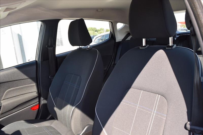 Ford Fiesta 1,0 i 73KW AUTOMAT NÍZKÉ KM - fotka 12 z 45
