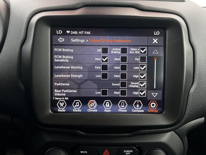Jeep Renegade 1.5T MHEV T4 Aut. Limited DPH  - fotka 16 z 21