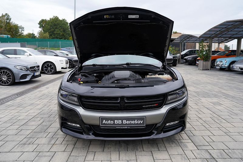 Dodge Charger 5.7 V8 Hemi R/T, kůže/AT/375 P - fotka 9 z 44