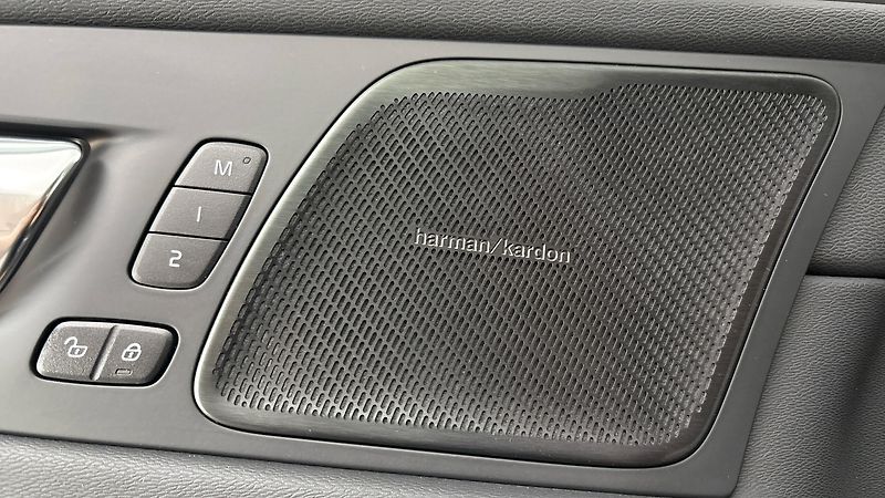 Volvo XC60 2.0 B5 AUT AWD Inscription - fotka 24 z 31