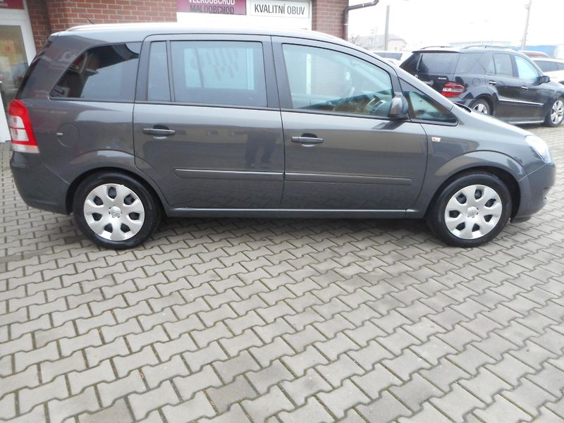 Opel Zafira (2014) 1,8 16v TEMPOMAT, KLIMA,7-míst - fotka 4 z 17