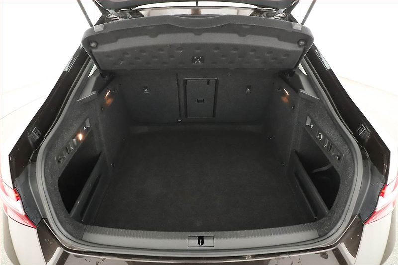 Škoda Superb (2018) 2.0 TDI, Automat, Xenony - fotka 19 z 20