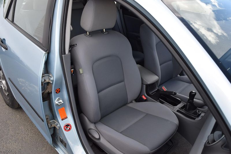 Mazda 3 (2007) 1.4 16v BK 62kw COMFORT 2x ALU - fotka 30 z 36