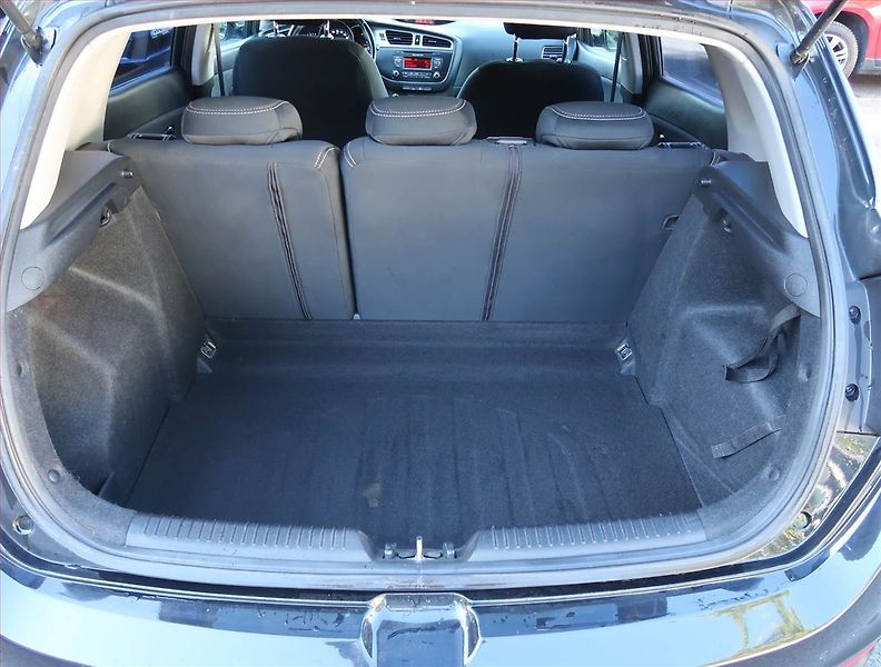 Kia Ceed (2015) 1.6 GDI, ČR,1.maj, Serv.kniha - fotka 13 z 15