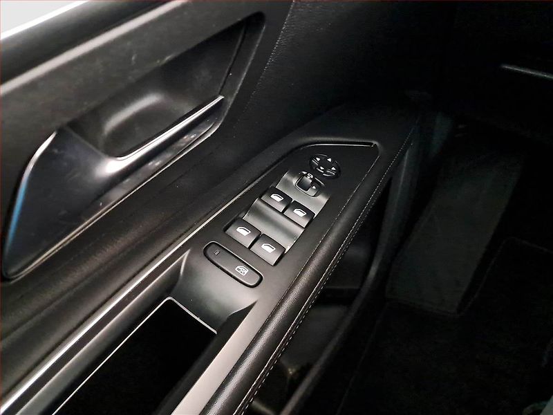 Peugeot 5008 (2019) Allure PureTech 130, Automat - fotka 16 z 21