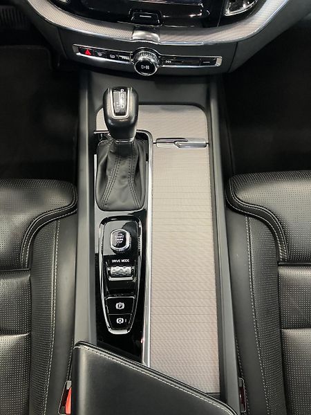 Volvo XC60 T6 AWD Drive-E Inscription AT8 - fotka 19 z 47