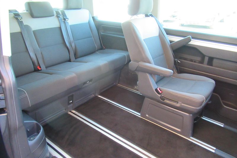 Volkswagen Multivan 2.0 TDi KLIMA 4x4 7 MÍST - fotka 17 z 22