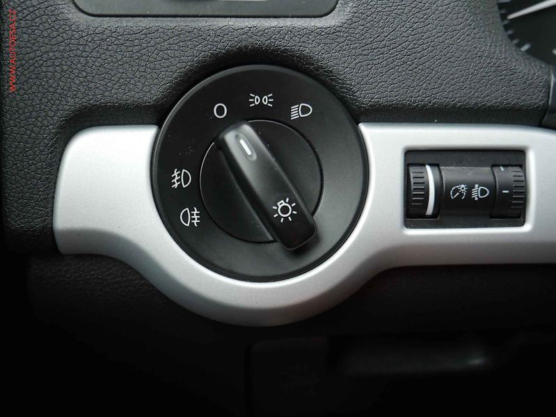 Škoda Octavia (2011) 1.2 TSi, 2.maj,ČR, AC, temp - fotka 15 z 15