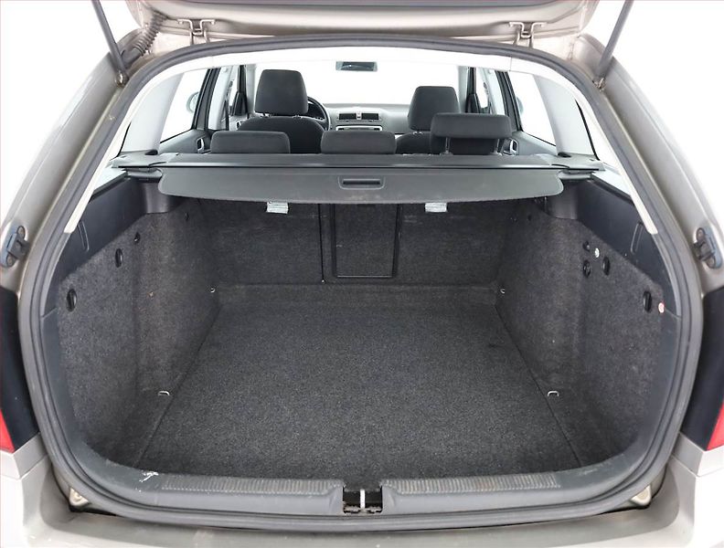 Škoda Octavia (2009) 2.0 TDI, Tažné, zamluveno - fotka 11 z 11