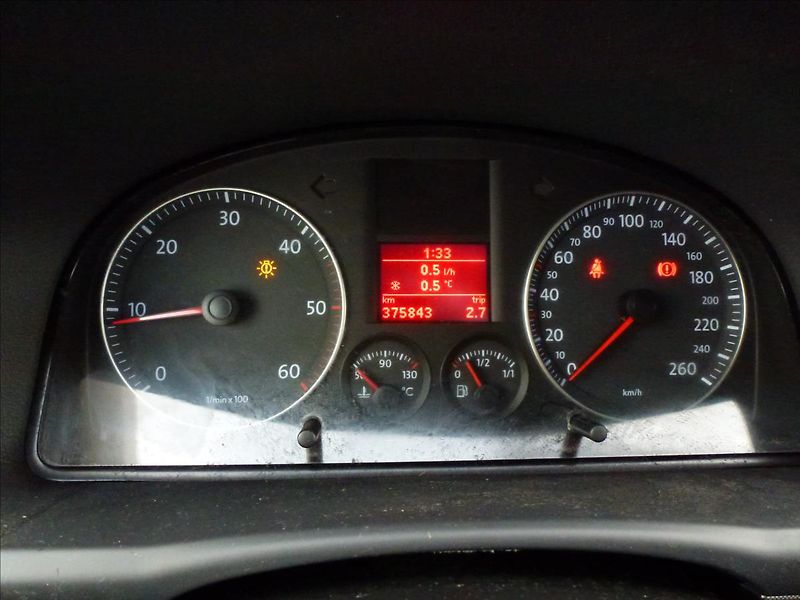 Volkswagen Touran 2,0 TDI 6rychl,TZ,Klima,7míst - fotka 30 z 45