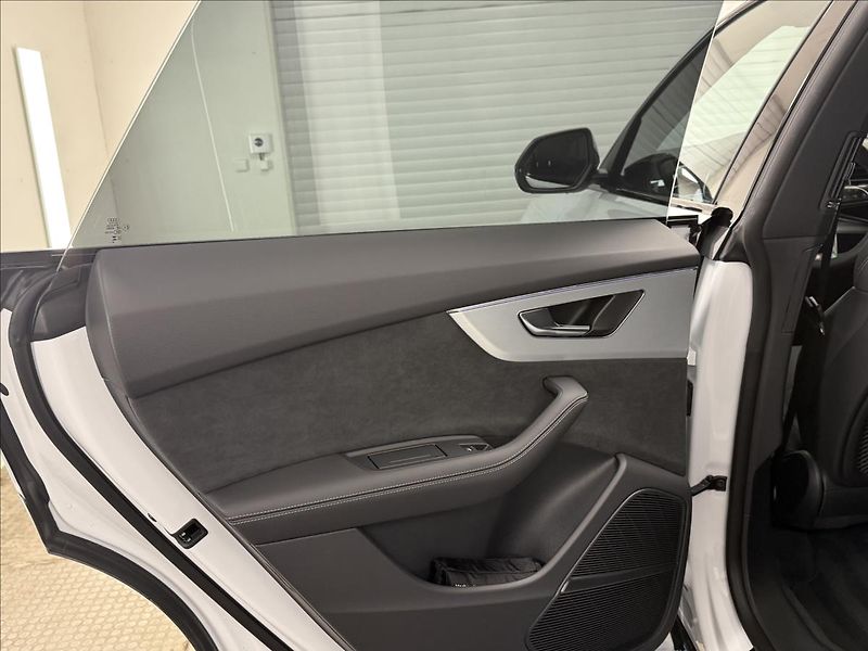 Audi Q8 50 TDI S-LINE 1 MAJ ČR DPH - fotka 22 z 34