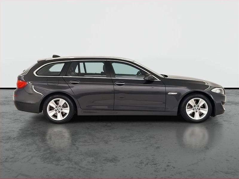 BMW Řada 5 (2013) 520d, Navi, Xenony, Tempomat - fotka 6 z 21