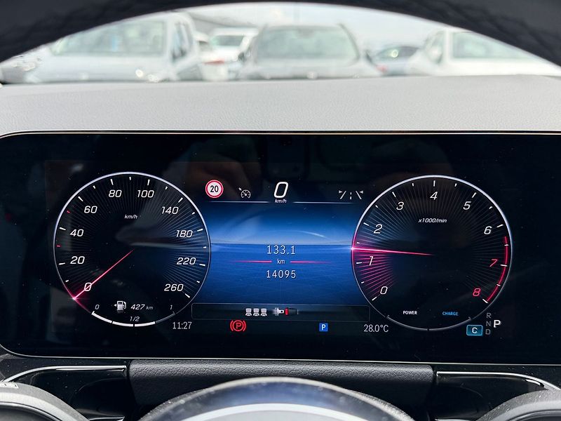 Mercedes-Benz GLA 220 4 MATIC - fotka 18 z 31