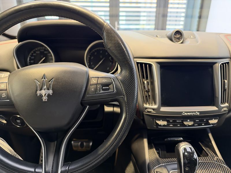 Maserati Levante (2018) S Q4 430HP - fotka 15 z 17