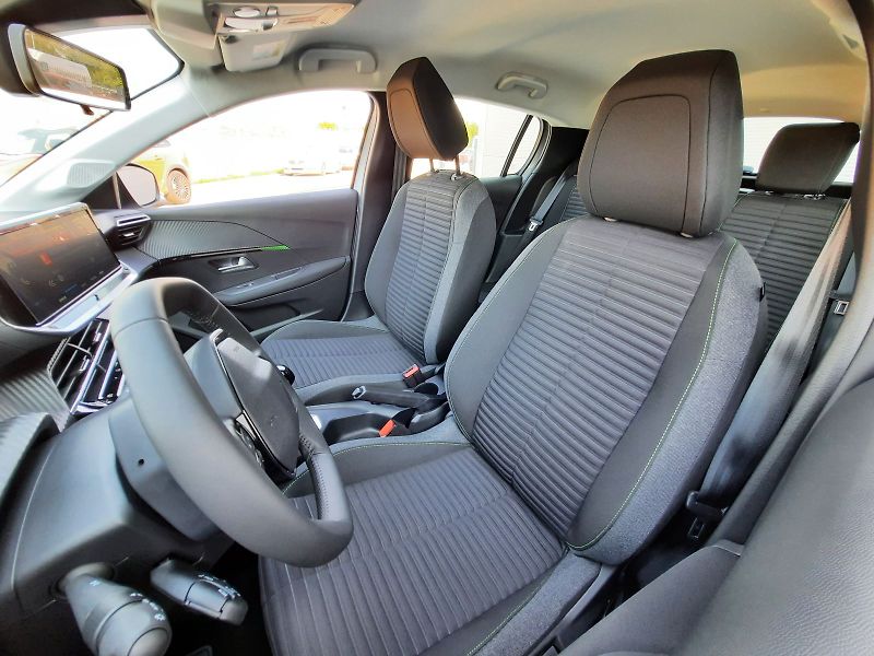 Peugeot 208 (2026) STYLE 1.2 TURBO 100k MAN6 - fotka 13 z 15