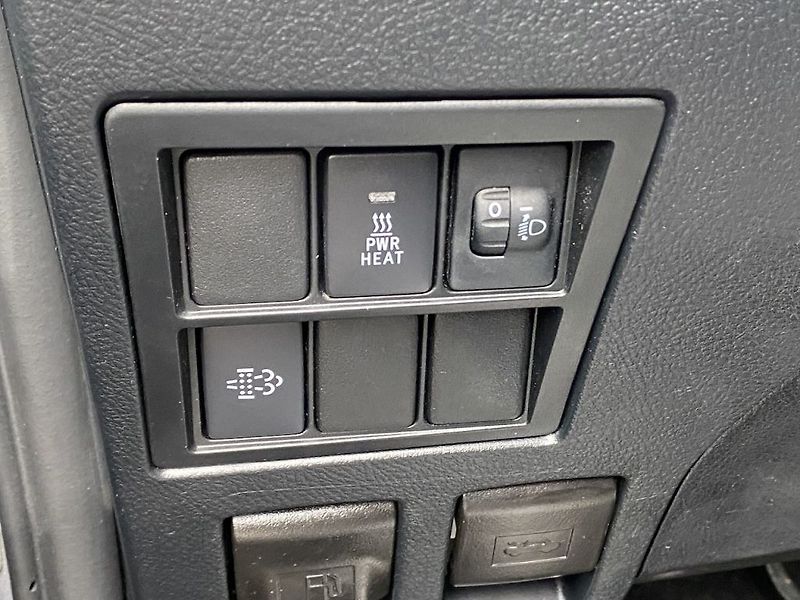 Toyota Hilux 2.4D, ČR-1m, Active, 4x4, DPH - fotka 30 z 33