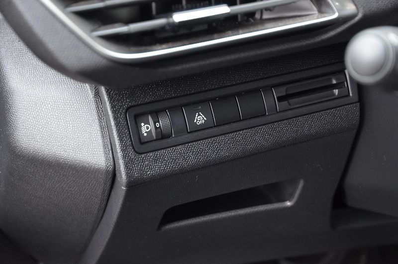 Peugeot 3008 (2023) 1.5 HDi 96kW AT8 Allure / LED - fotka 23 z 38