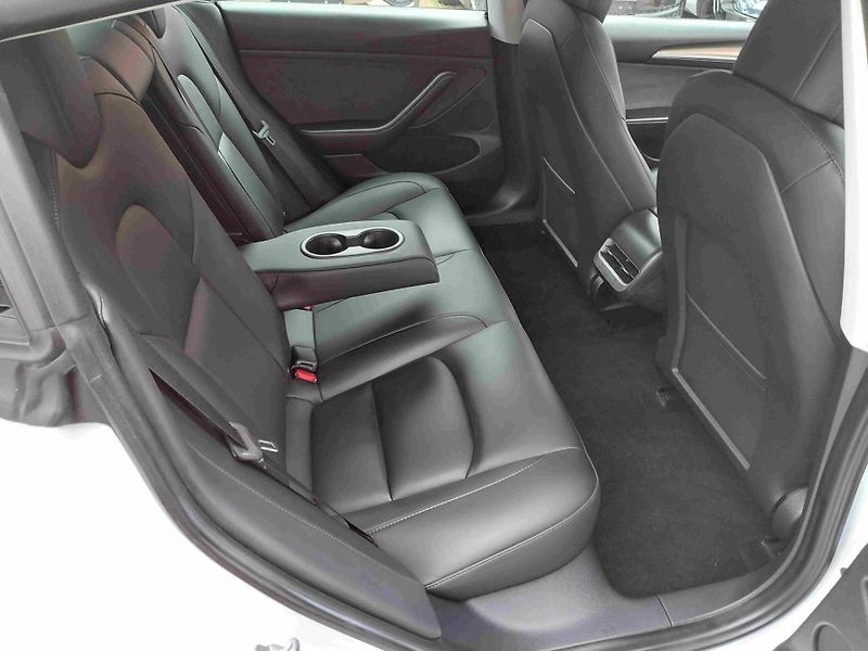 Tesla Model 3 AWD Long Range SOH-92% - fotka 9 z 17