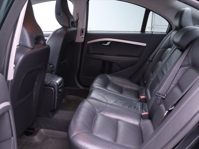 Volvo S80 2,4 D5 158kW DPH Aut. - fotka 14 z 31