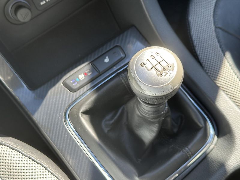 Kia Optima 1,7 CRDi 100kW Exclusive CZ - fotka 22 z 31