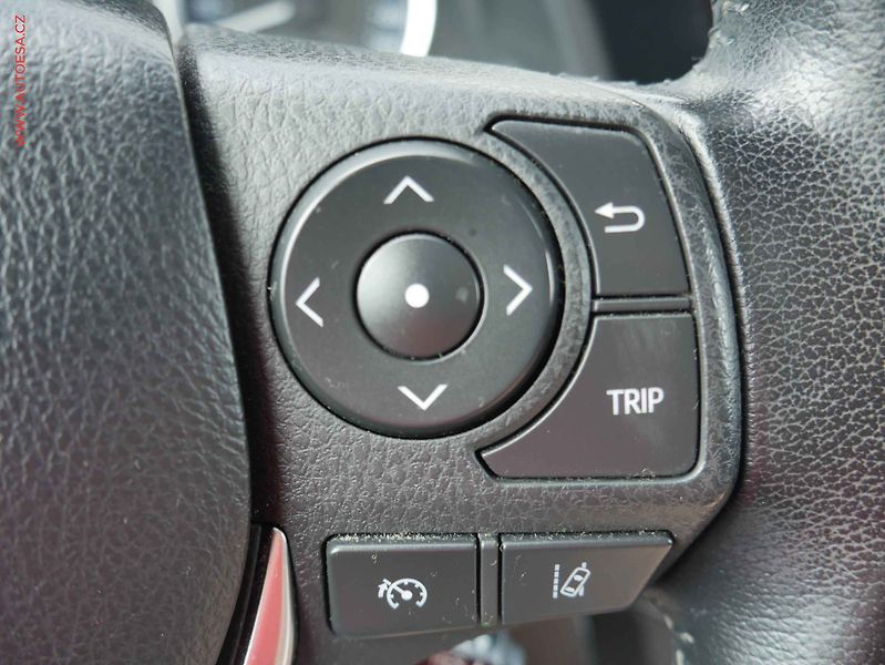 Toyota Corolla (2018) 1.6i, 1.maj,ČR, AC, TZ, park - fotka 14 z 16