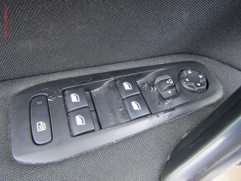 Peugeot 308 (2016) 2.0HDi, Xenon - fotka 14 z 18