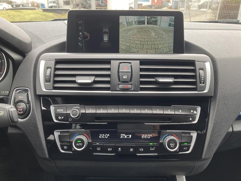BMW Řada 1 (2016) 118d xDrive, M paket, serviska - fotka 14 z 35