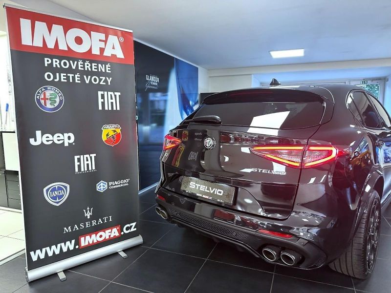 Alfa Romeo Stelvio (2025) 2.9 V6 BiTurbo 520k QV Carbon - fotka 5 z 28