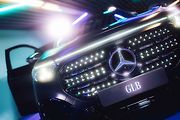 Mercedes-Benz letos odstartoval novou éru jako globální partner ženského tenisu (WTA). Své ambice v tomto sportu nyní potvrzuje i v České republice, kde v rámci ostravského turnaje představuje dvě klíčové novinky: novou generaci modelů GLB a GLC.