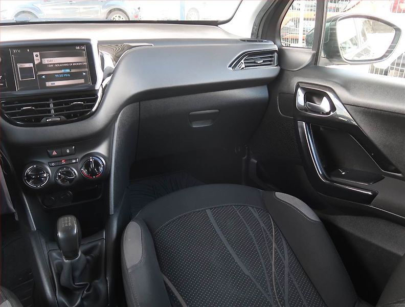 Peugeot 208 (2013) 1.4 VTi, Serv.kniha, nová STK - fotka 8 z 18