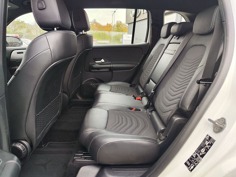 Mercedes-Benz GLB 200d/4Matic AT ČR 1.Maj 7Míst - fotka 11 z 31