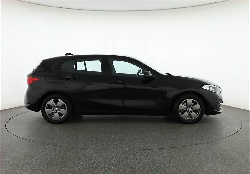 BMW Řada 1 (2020) Advantage 118i, Automat - fotka 6 z 17