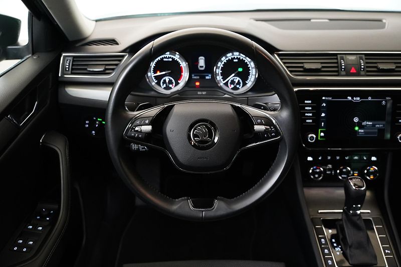 Škoda Superb - fotka 18 z 28