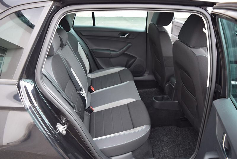 Škoda Rapid (2016) 1.2TSI 81kw ED. JOY XEN TAŽNÉ - fotka 39 z 45