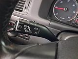 Volkswagen Touran (2007) 2.0 TDI, Automat, po STK - náhled 17