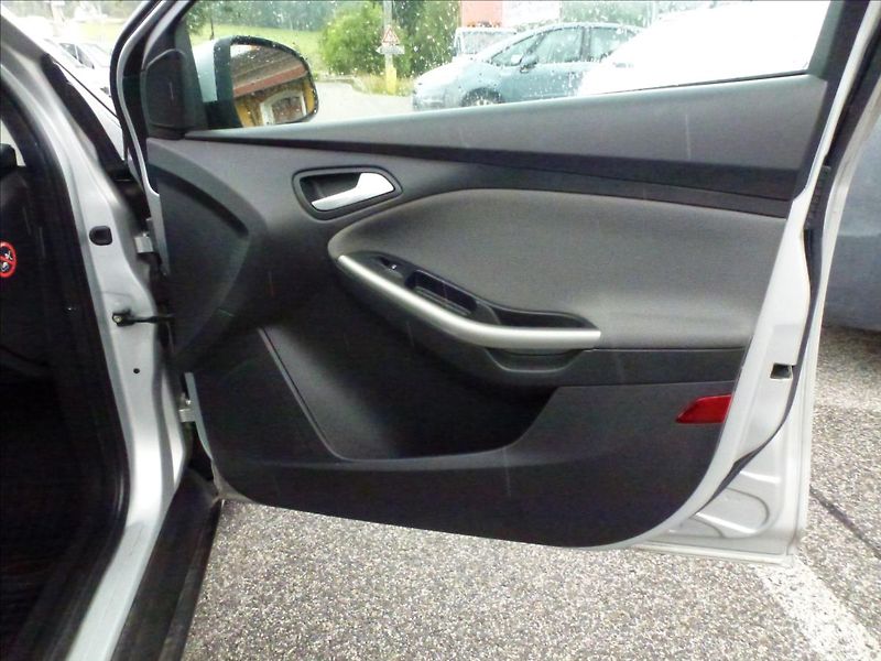 Ford Focus 1,6 16V Eco 150HP - fotka 24 z 41