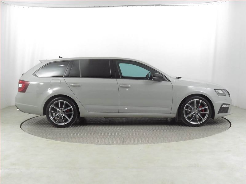Škoda Octavia (2018) RS 2.0 TDI 4x4 DSG, 4X4 - fotka 6 z 22