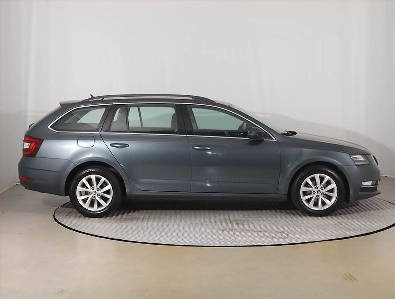 Škoda Octavia (2019) 1.6 TDI, Navi, Tempomat - fotka 6 z 16