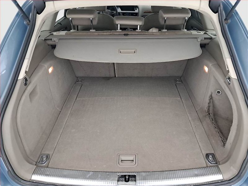 Audi A4 (2011) 2.0 TDI, Xenony, Tempomat - fotka 14 z 22