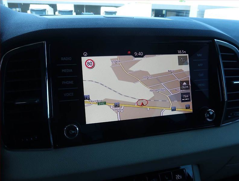 Škoda Karoq (2019) 2.0 TDI, Serv.kniha, Kůže - fotka 13 z 25