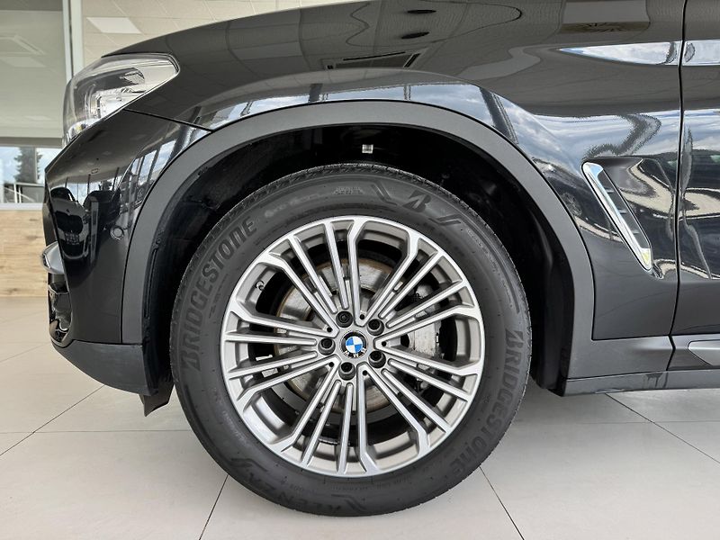 BMW X3 30d xDrive*Head-Up*360Kam*Pano - fotka 39 z 40