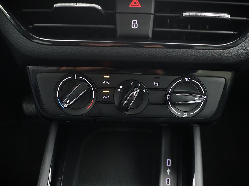 Škoda Kamiq 1,0 TSi 70kW Selection - fotka 19 z 27