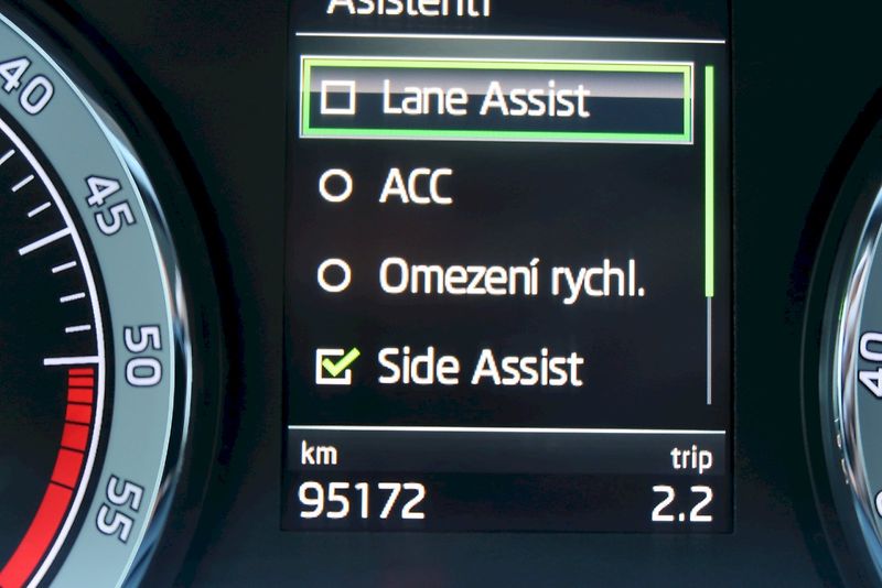 Škoda Karoq (2020) Style Plus 1,6 TDI 85 kW - fotka 28 z 29